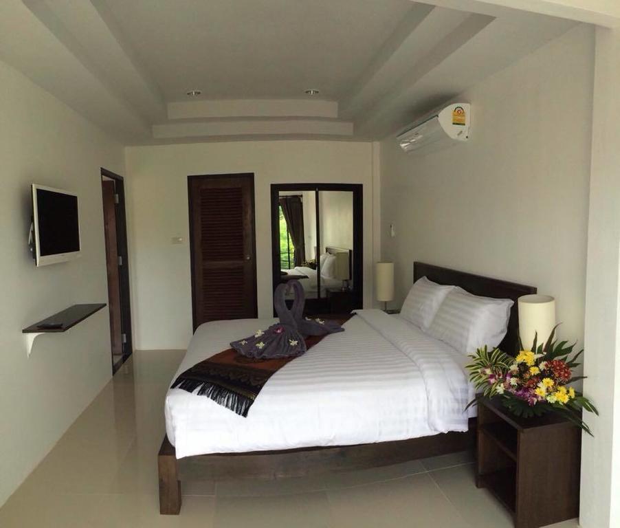 The Seashore Service Kamala Beach