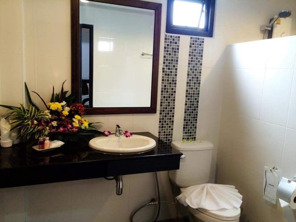 The Seashore Service Pangsapuri Pantai Kamala